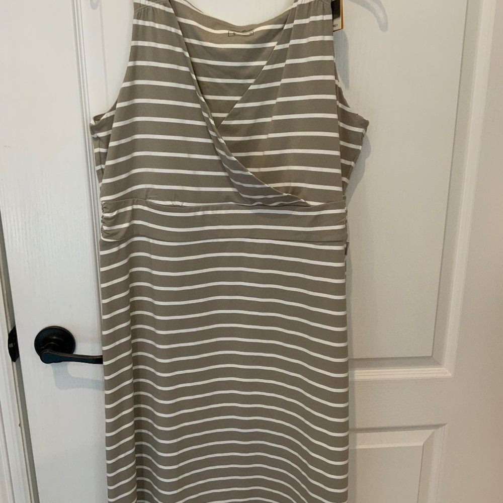 NEW W/Tags  Perfect Dress TRAVEL Comfortable  Wicking  Feature Eddie Bauer SZ XL